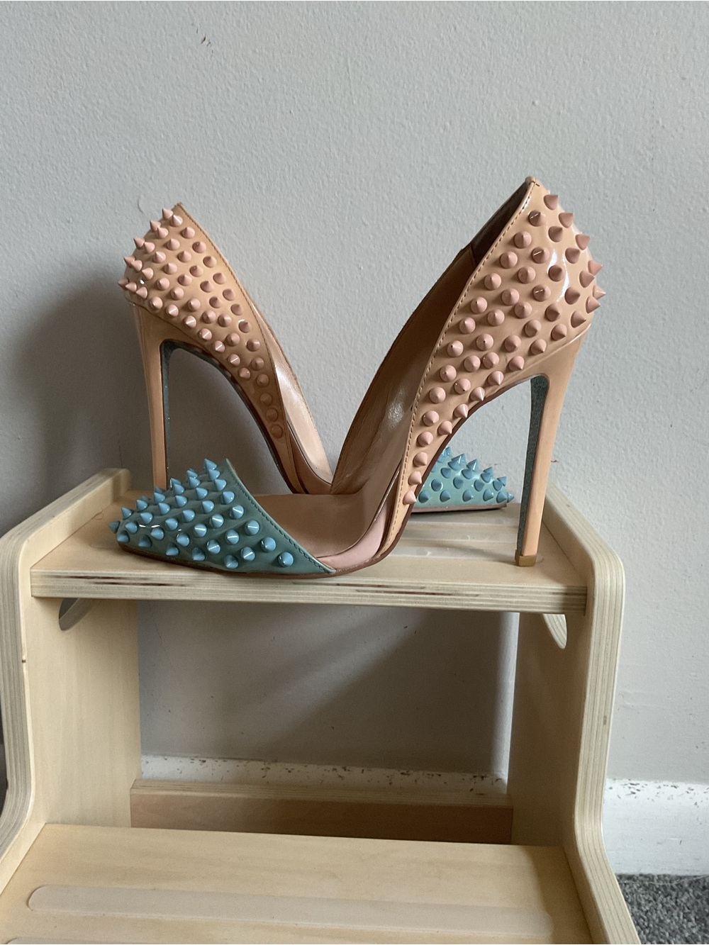 Two-Tone Spiked Pointed-Toe Stiletto Pump - Peach & Light Blue with glitter sole